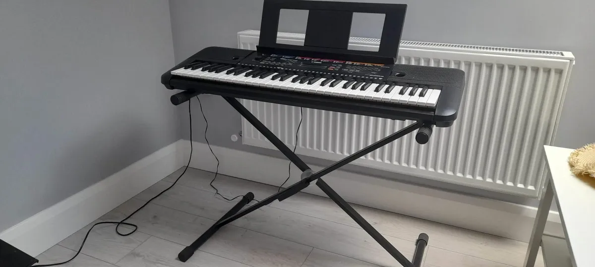 Yamaha PSR-E263 Keyboard with Stand - Image 1