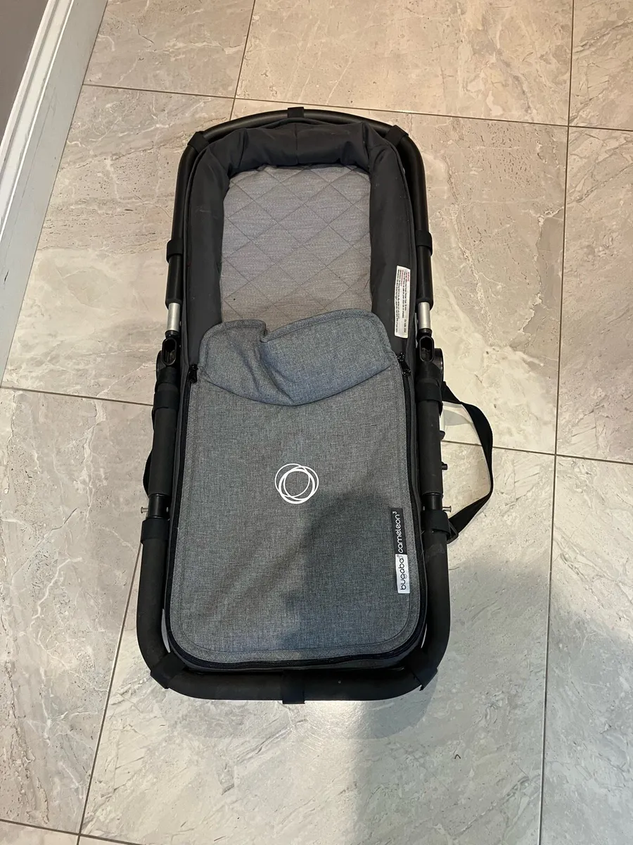 Bugaboo Camelon frame & maxi cosi - Image 2