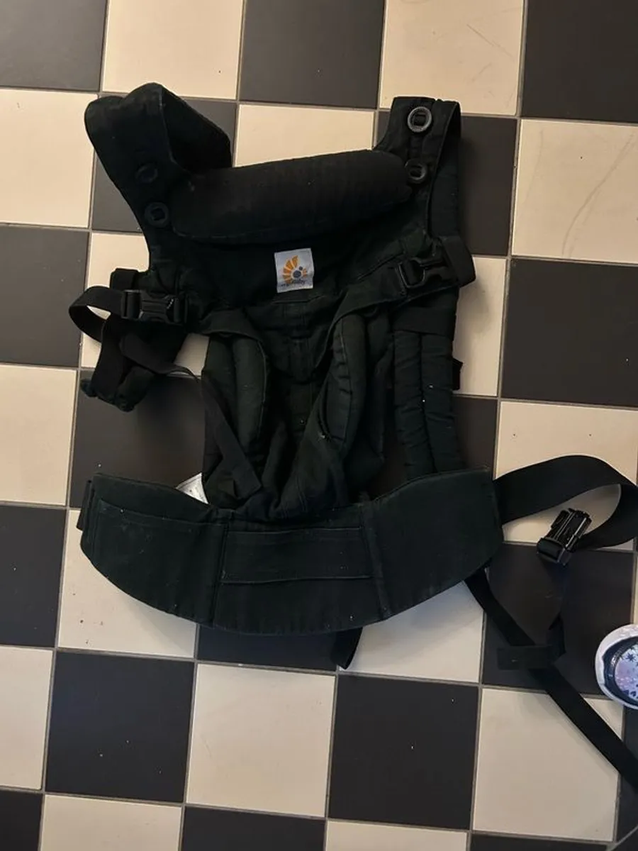 Ergobaby 360 black carrier