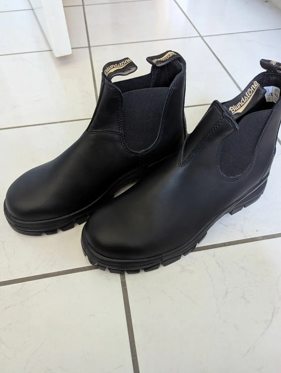 Blundstone Boots/Lug Boot#2240 Black - BRAND NEW - Image 2