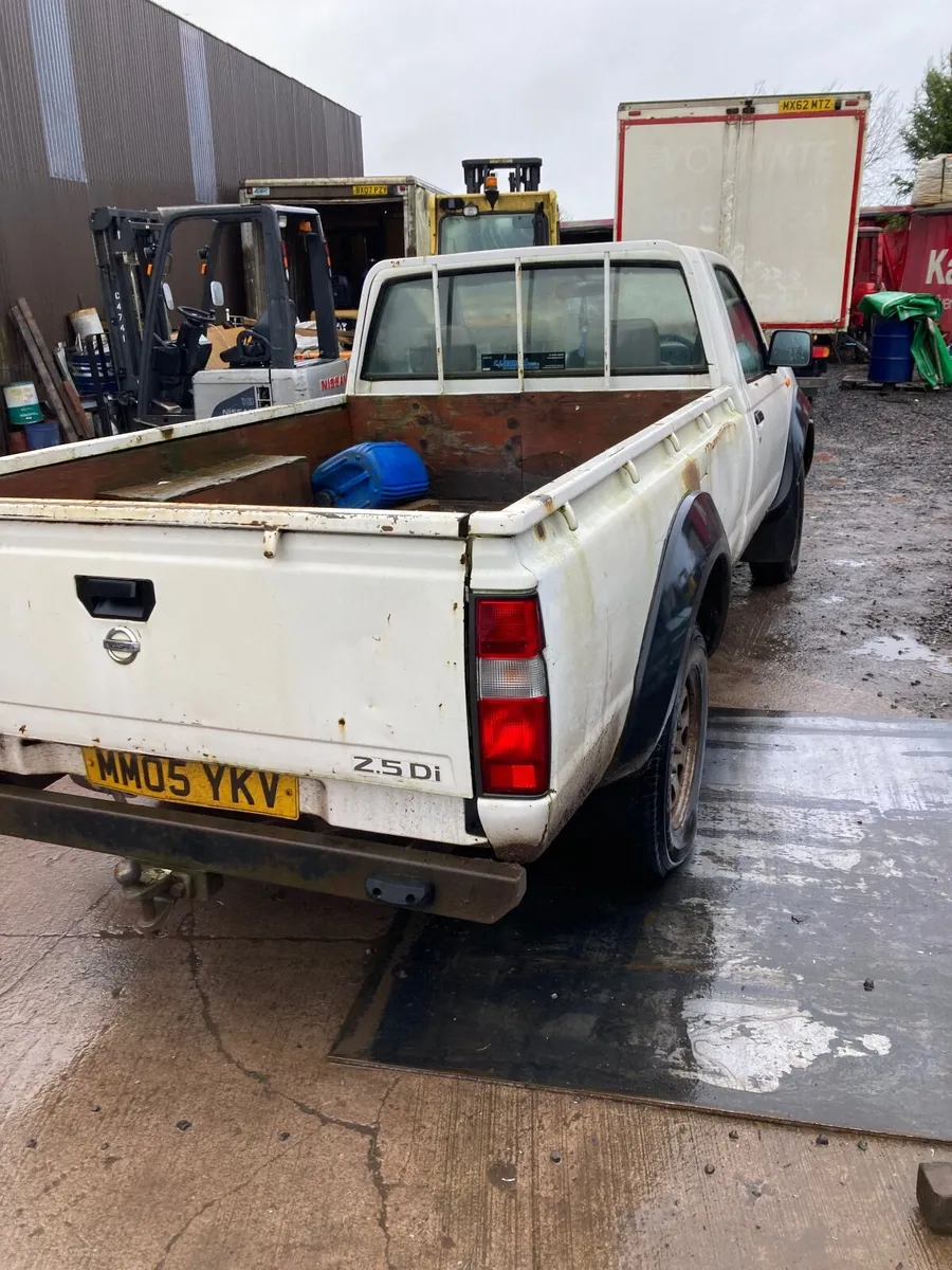 Nissan pickup - Image 1