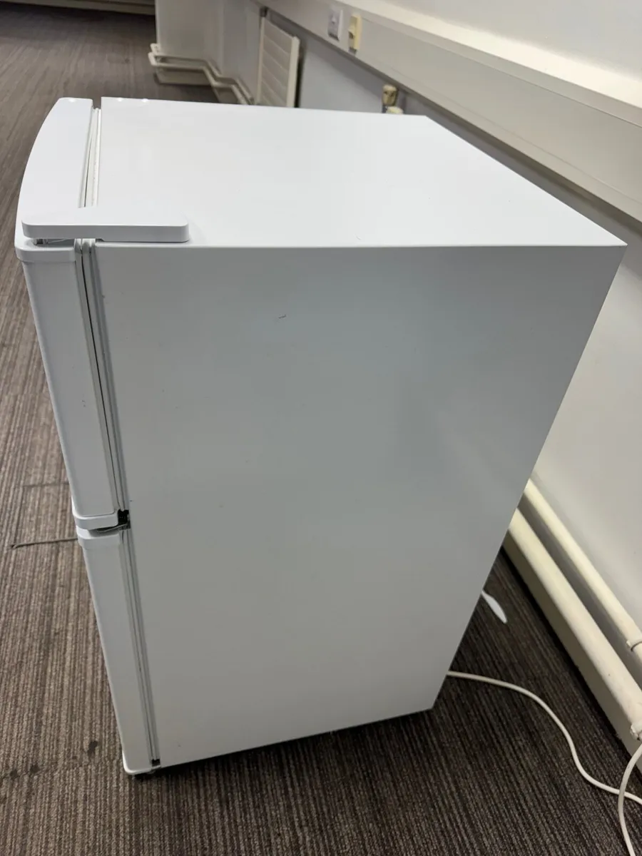 Igenix under counter fridge with freezer - Image 2