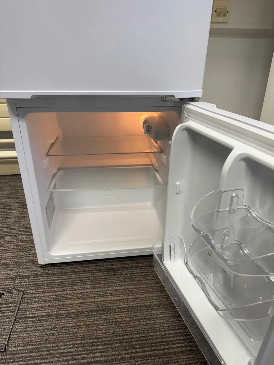 Igenix under counter fridge with freezer - Image 4