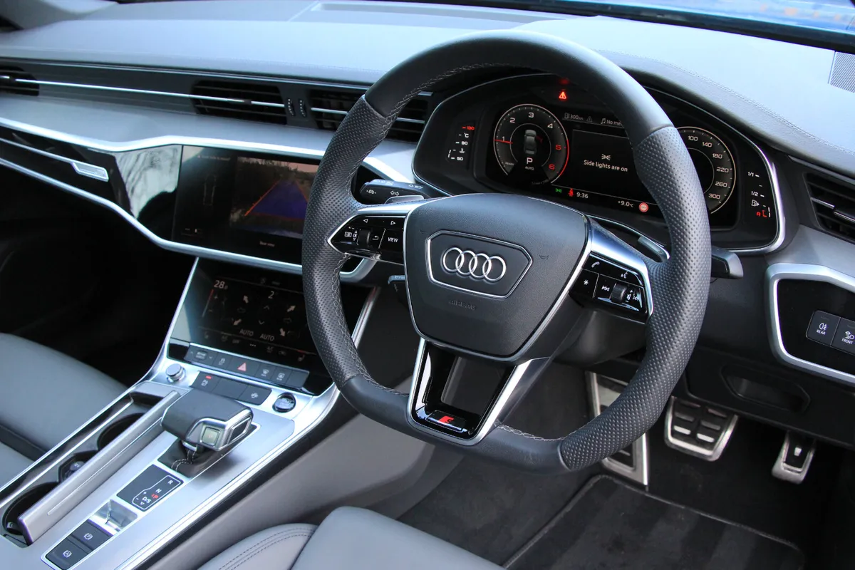 A6 Black Ed *Valcona leather*Multi colour lighting - Image 3