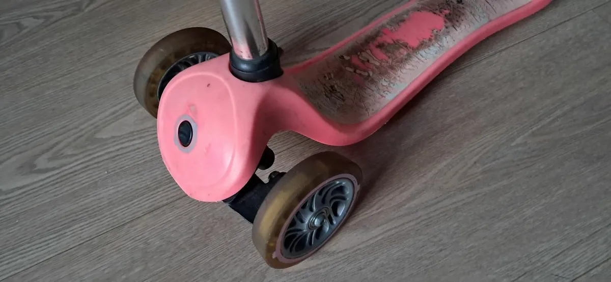 Two T-scooty- and one Balance/Banana bike-Total 3 - Image 3