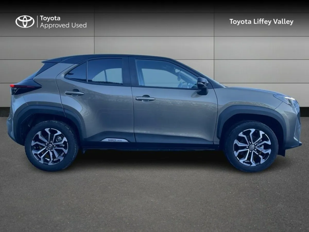 Toyota Yaris CR CROSS LUNA SPORT 4DR AUTO - Image 3