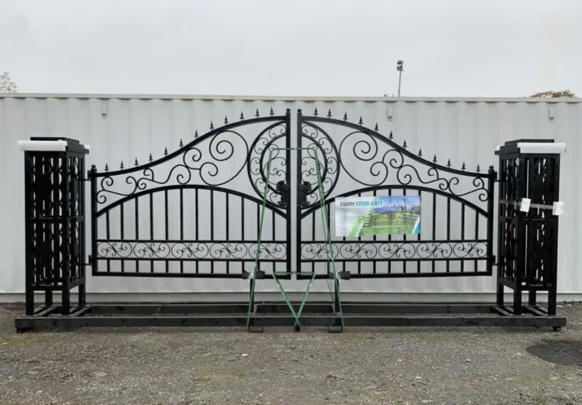 Entrance gates - Image 1