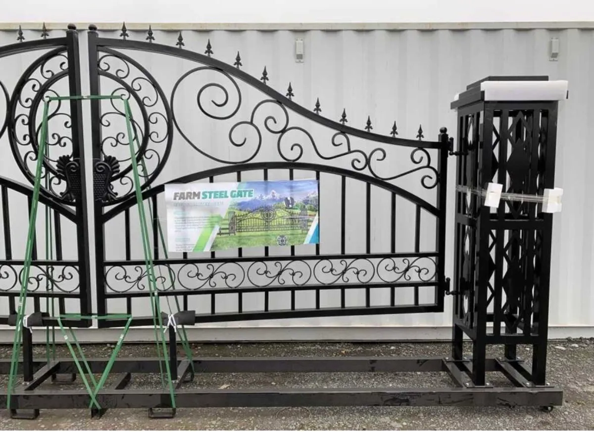 Entrance gates - Image 3