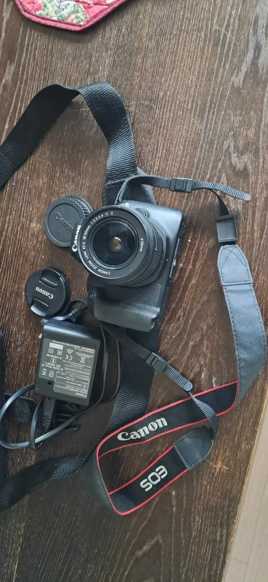 Canon EOS 3000D DSLR Camera with pouch and charger - Image 2