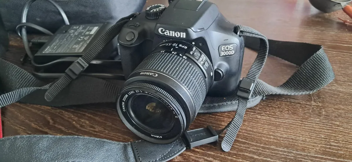 Canon EOS 3000D DSLR Camera with pouch and charger - Image 1