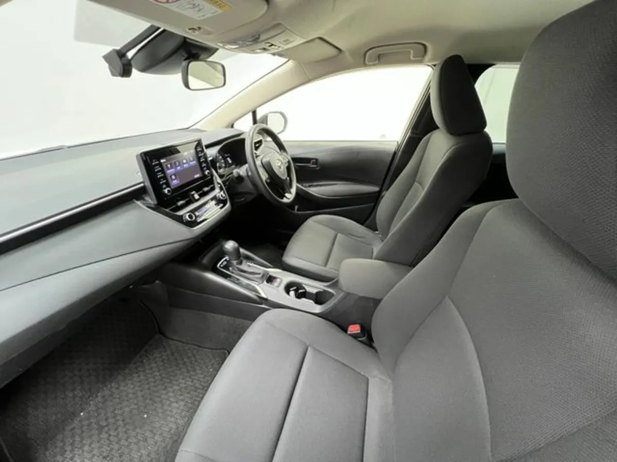 Toyota Corolla TOURING HYBRID 1.8 Automatic, Rever - Image 4