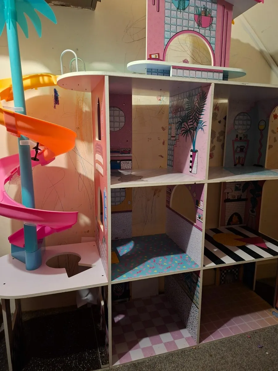 Girls dolls house - Image 2