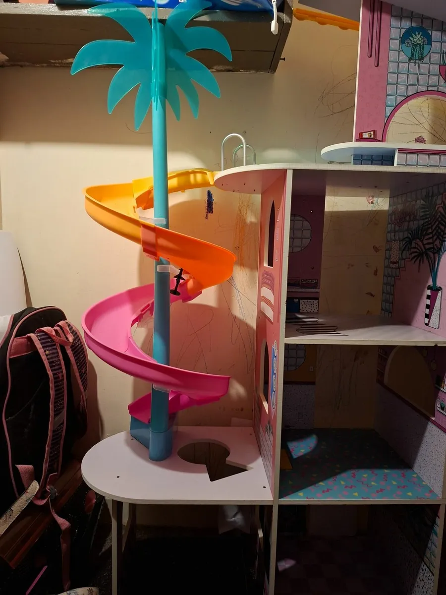 Girls dolls house - Image 3