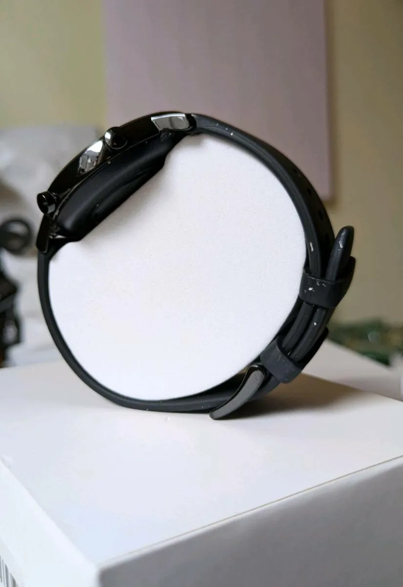 HUAWEI SMARTWATCH GT2 - almost new - Image 2