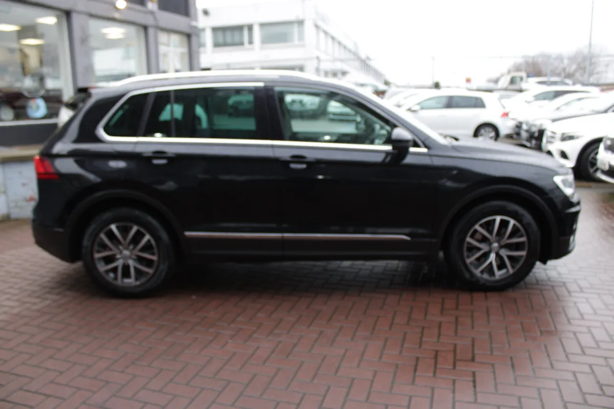 2.0TDI COMFORTLINE 115BHP 5DR ESTATE WITH PAN ROOF - Image 3