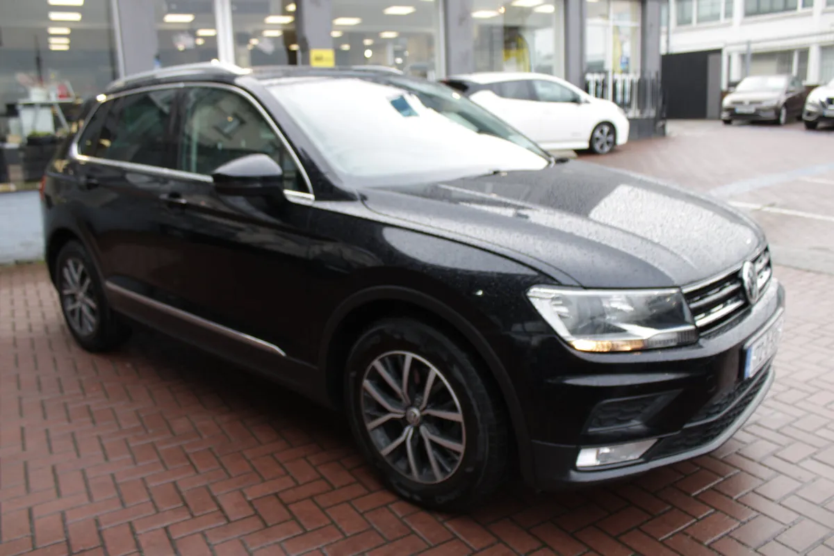 2.0TDI COMFORTLINE 115BHP 5DR ESTATE WITH PAN ROOF - Image 2