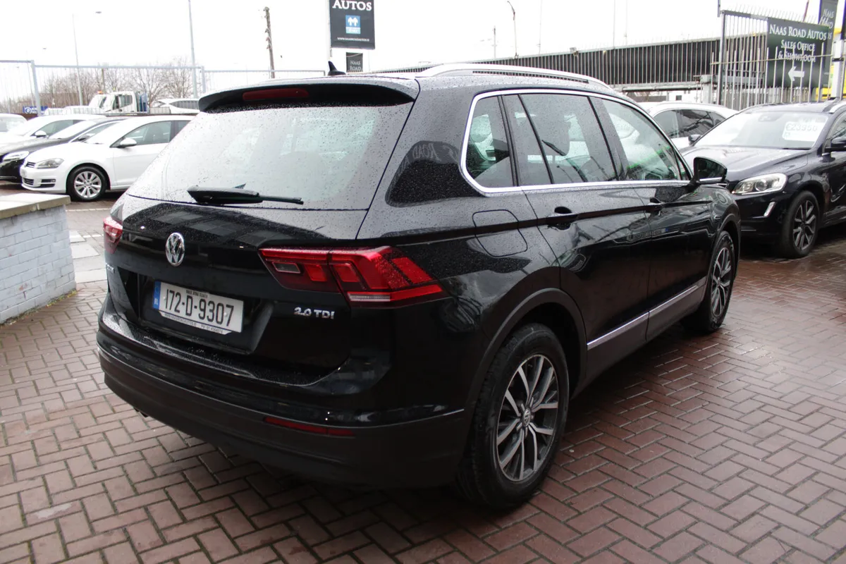 2.0TDI COMFORTLINE 115BHP 5DR ESTATE WITH PAN ROOF - Image 4
