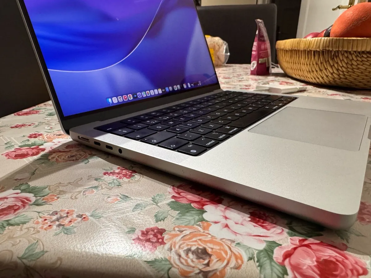Macbook Pro M3 Pro 36 Gb 14 inch - Image 2