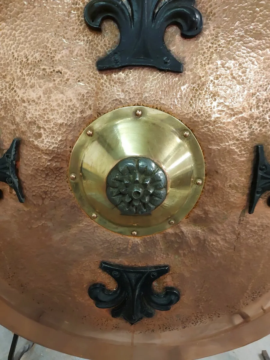 Arts and crafts brass fire screen - Image 2