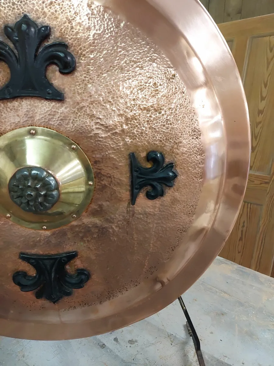 Arts and crafts brass fire screen - Image 3