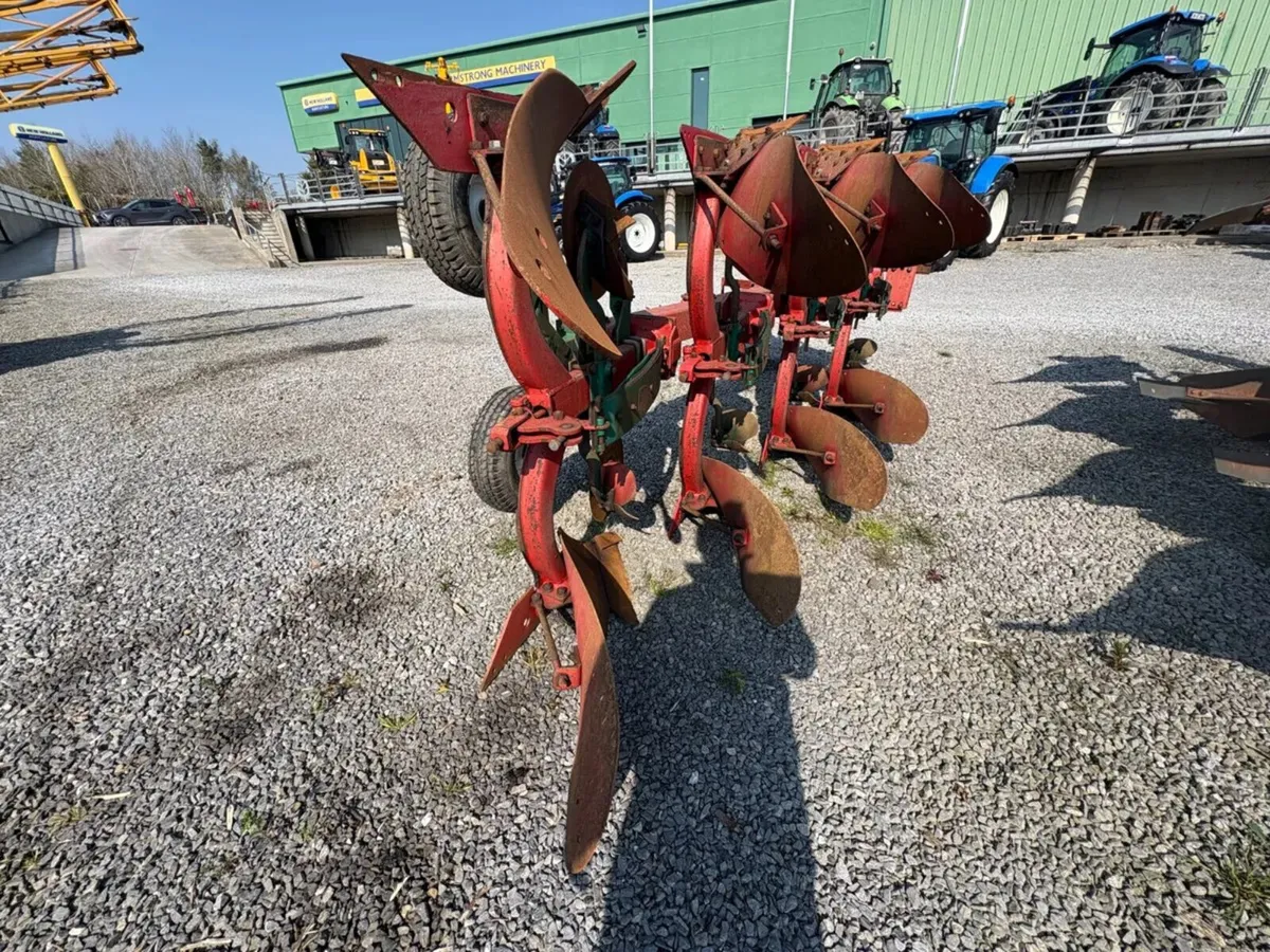 KVERNELAND 4 FURROW PLOUGH - Image 4