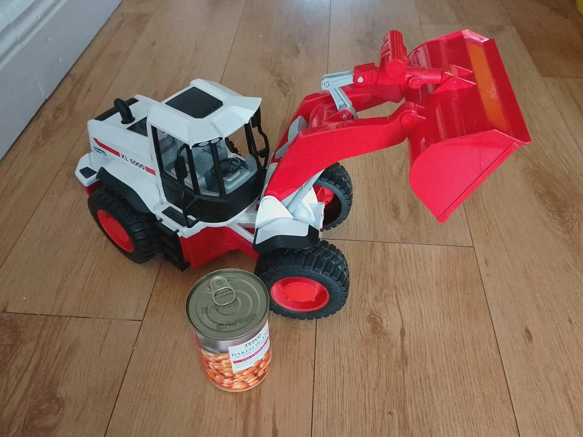 BRUDER VERY LARGE XL5000 LOADER. 1/16 SCALE. - Image 1