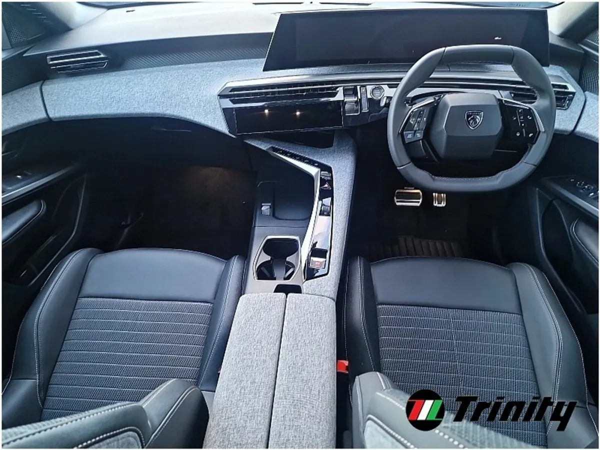 Peugeot 3008 ** BEV 73KWH ** 210BHP ALLURE ** TRIN - Image 2