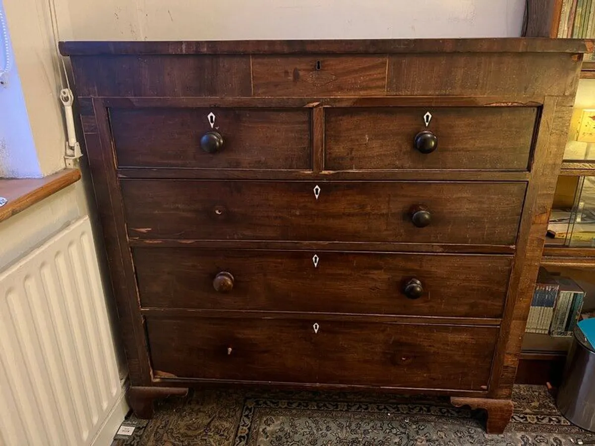Chest of drawers - Image 1