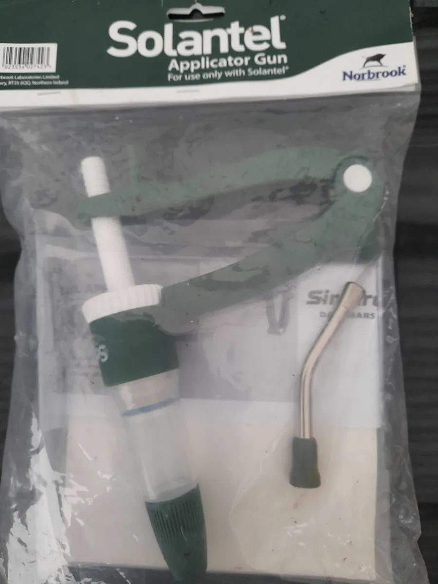 Sheep dosing gun. - Image 3