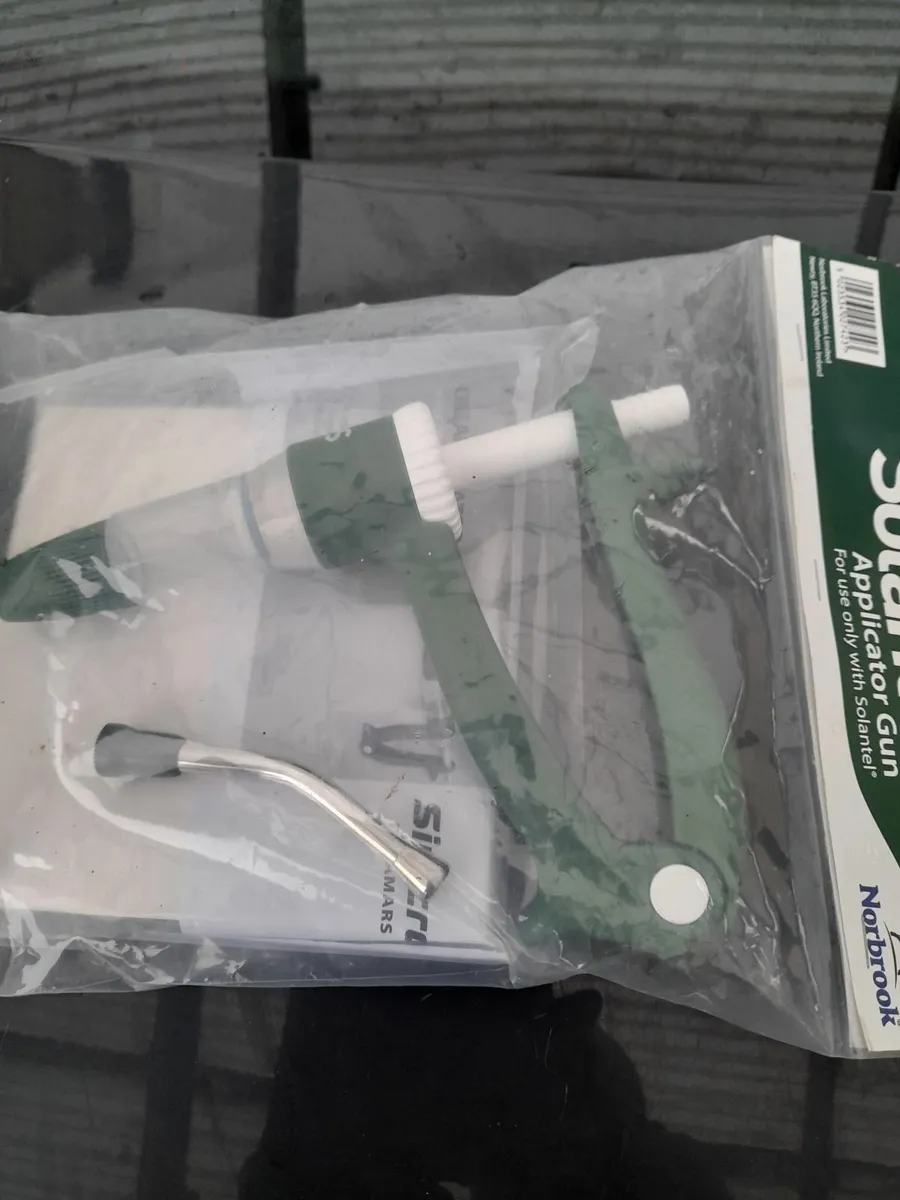 Sheep dosing gun. - Image 1