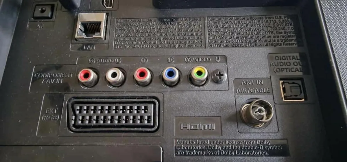 Samsung 22" HD LED Smart TV - Model UE22H5600 - Image 2