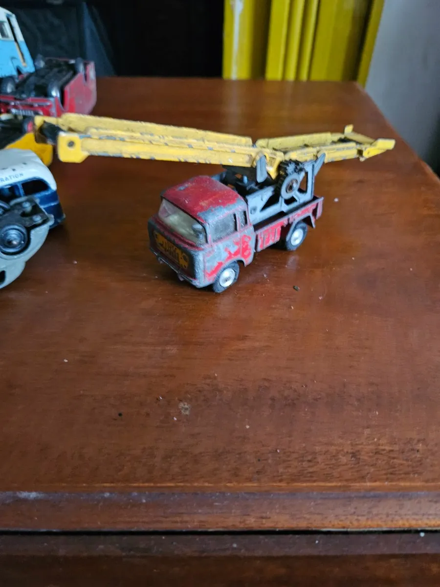 Corgi 1970's Elevator Truck - Image 1