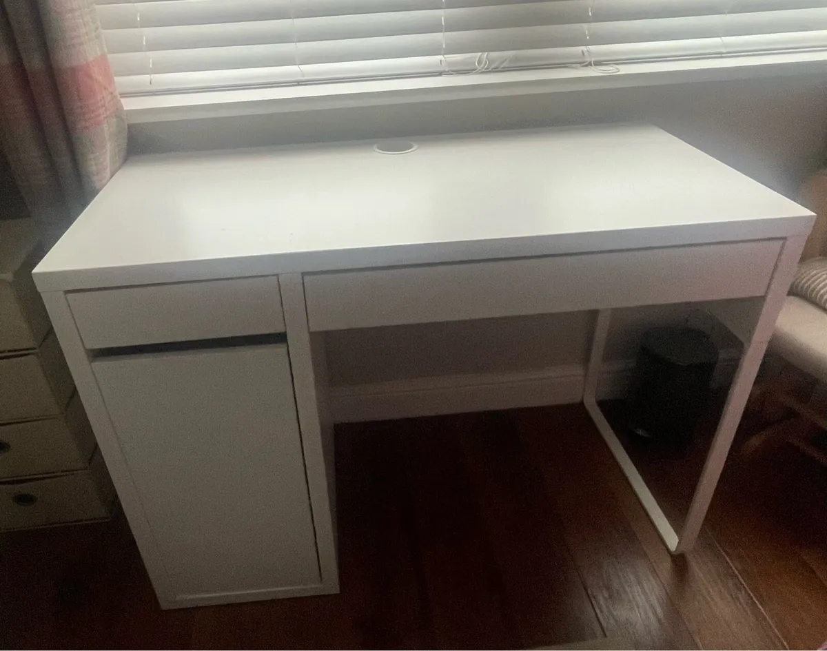 Office desk - Image 1