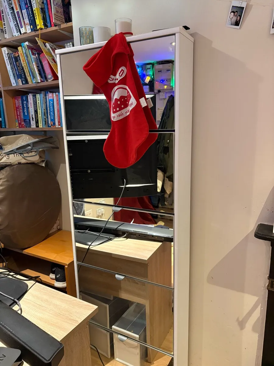 Show cupboard with mirror - Image 1