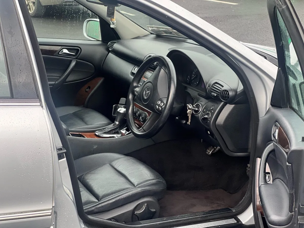 Mercedes Benz C180 tax 01/26 auto - Image 4