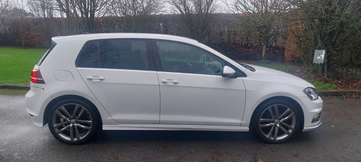 2017 Volkswagen Golf 1.2 Tsi R-Line 110hp Highline - Image 1