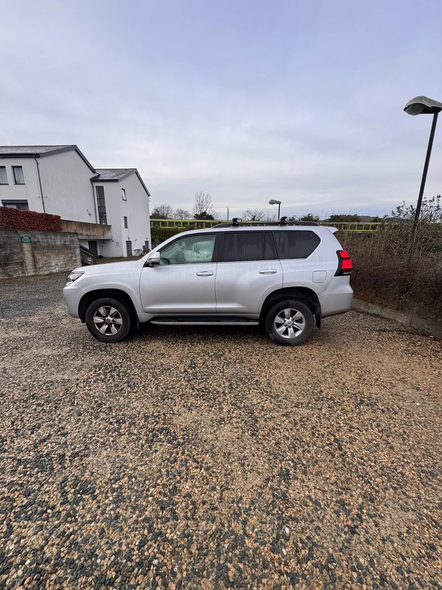 Hi Spec Land Cruiser (crew cab with 5 seats) - Image 2