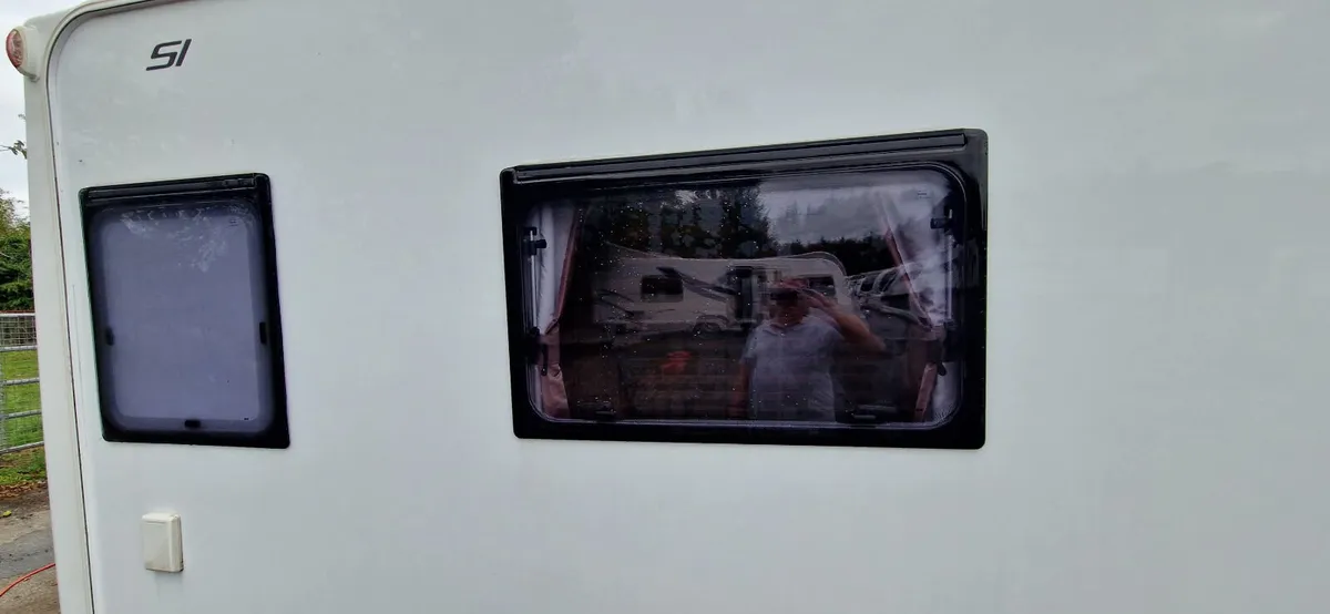 Lunar Clubman Island bed caravan - Image 2