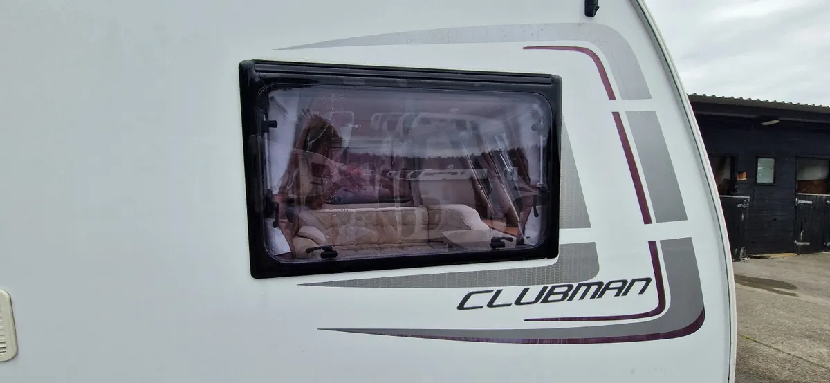 Lunar Clubman Island bed caravan - Image 4