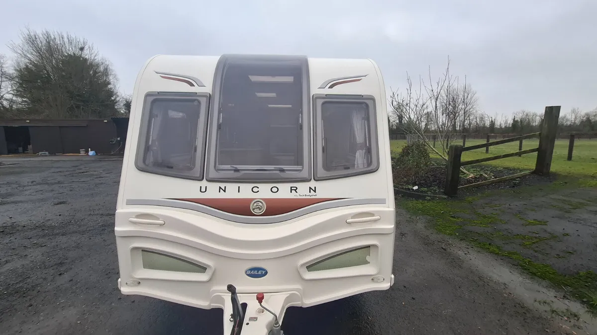 Bailey Unicorn Valencia caravan - Image 2