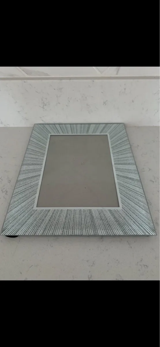 Picture frame - Image 1