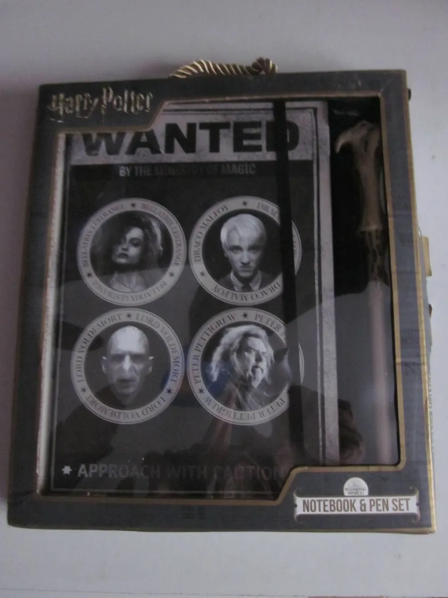 Harry Potter Notebook/ Wand Pen Set New - Image 1