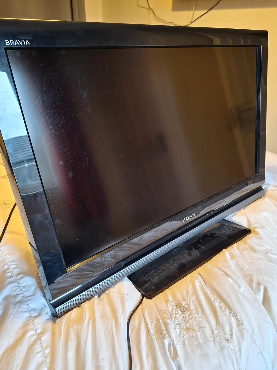 32" Sony Bravia tv - Image 2