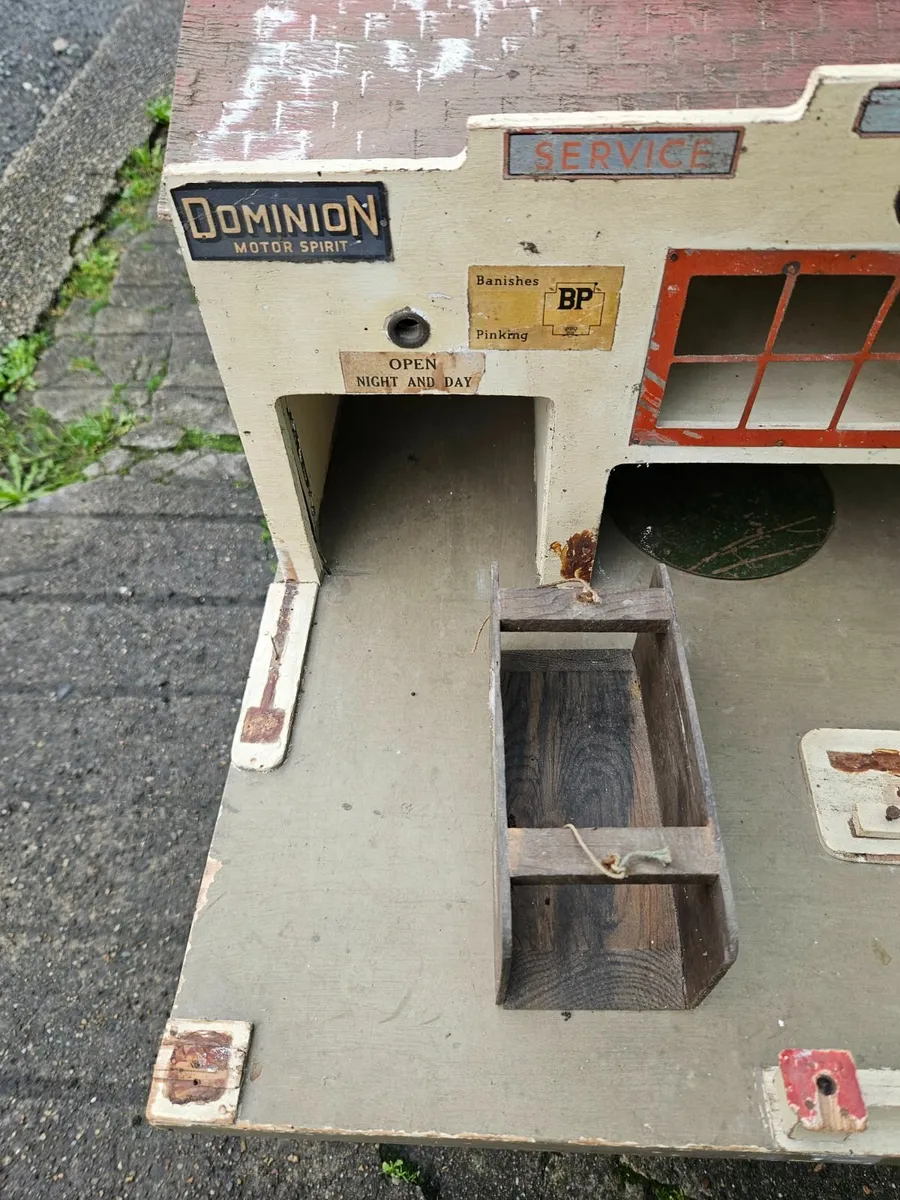 Vintage Triang Minic Garage 1950's - Image 3