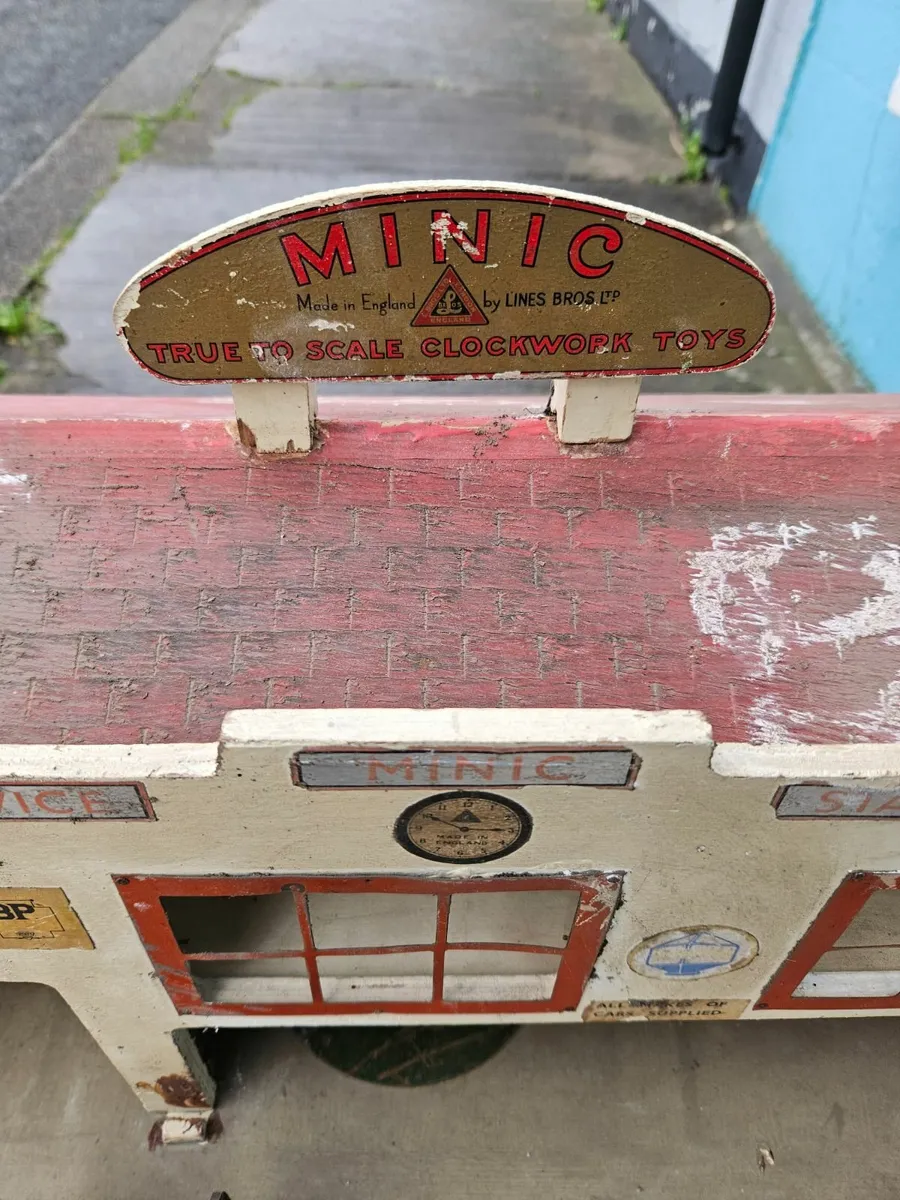 Vintage Triang Minic Garage 1950's - Image 4