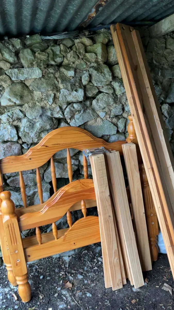 Wooden single bed, single mattres and wardrobe. - Image 1