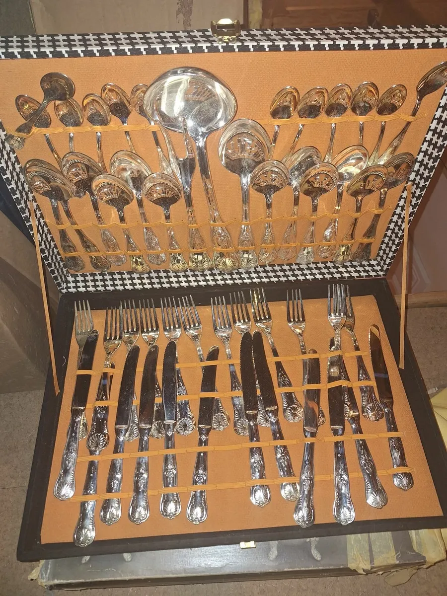 Elegant Vintage Silver Cutlery Set - Image 3