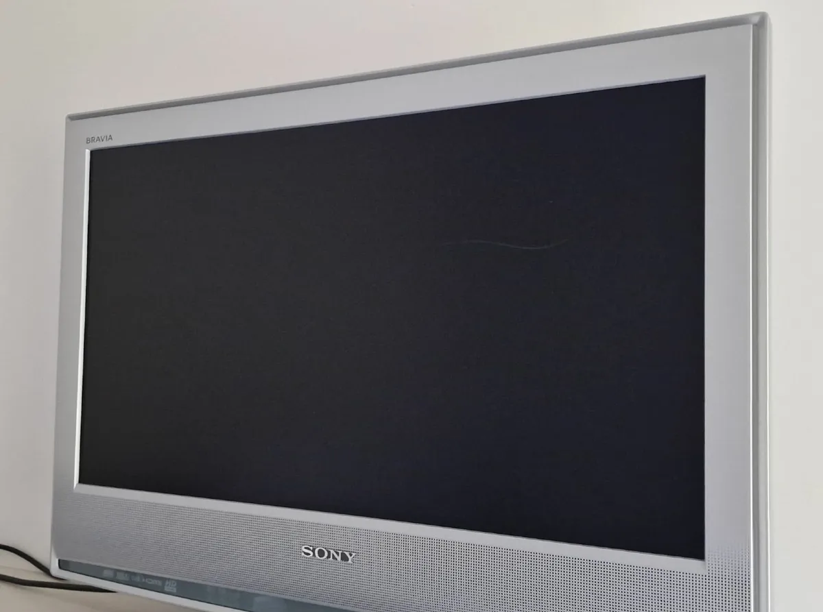 Sony Bravia 26" LCD TV - Model KDL - 26S2020 - Image 3