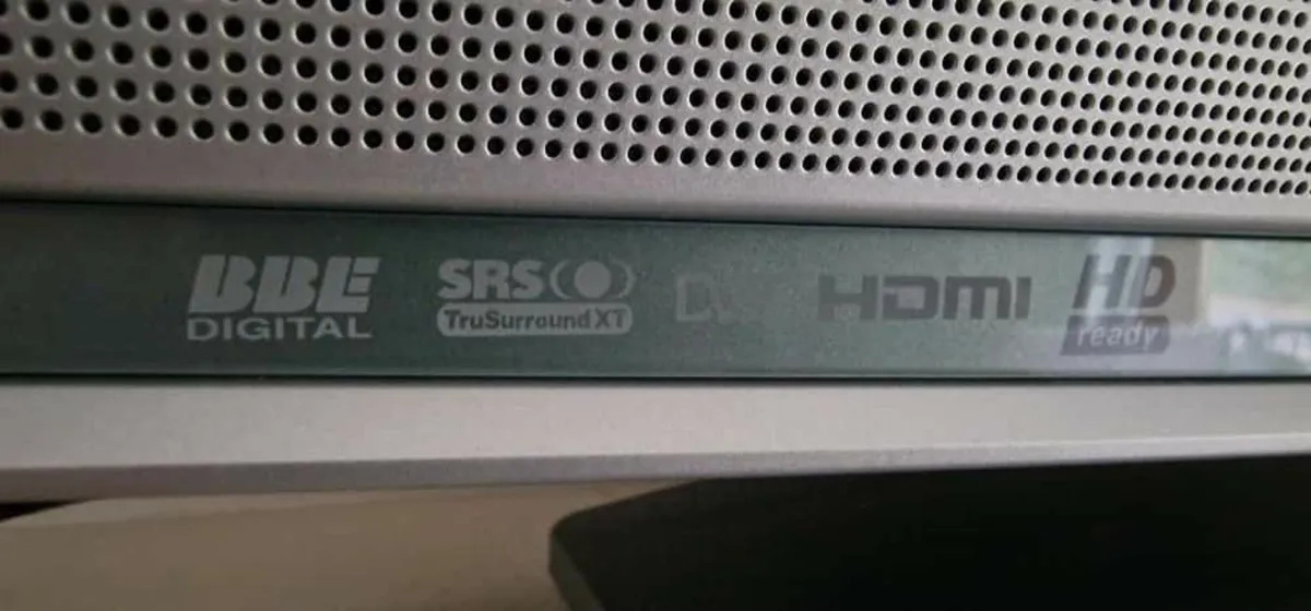 Sony Bravia 26" LCD TV - Model KDL - 26S2020 - Image 4