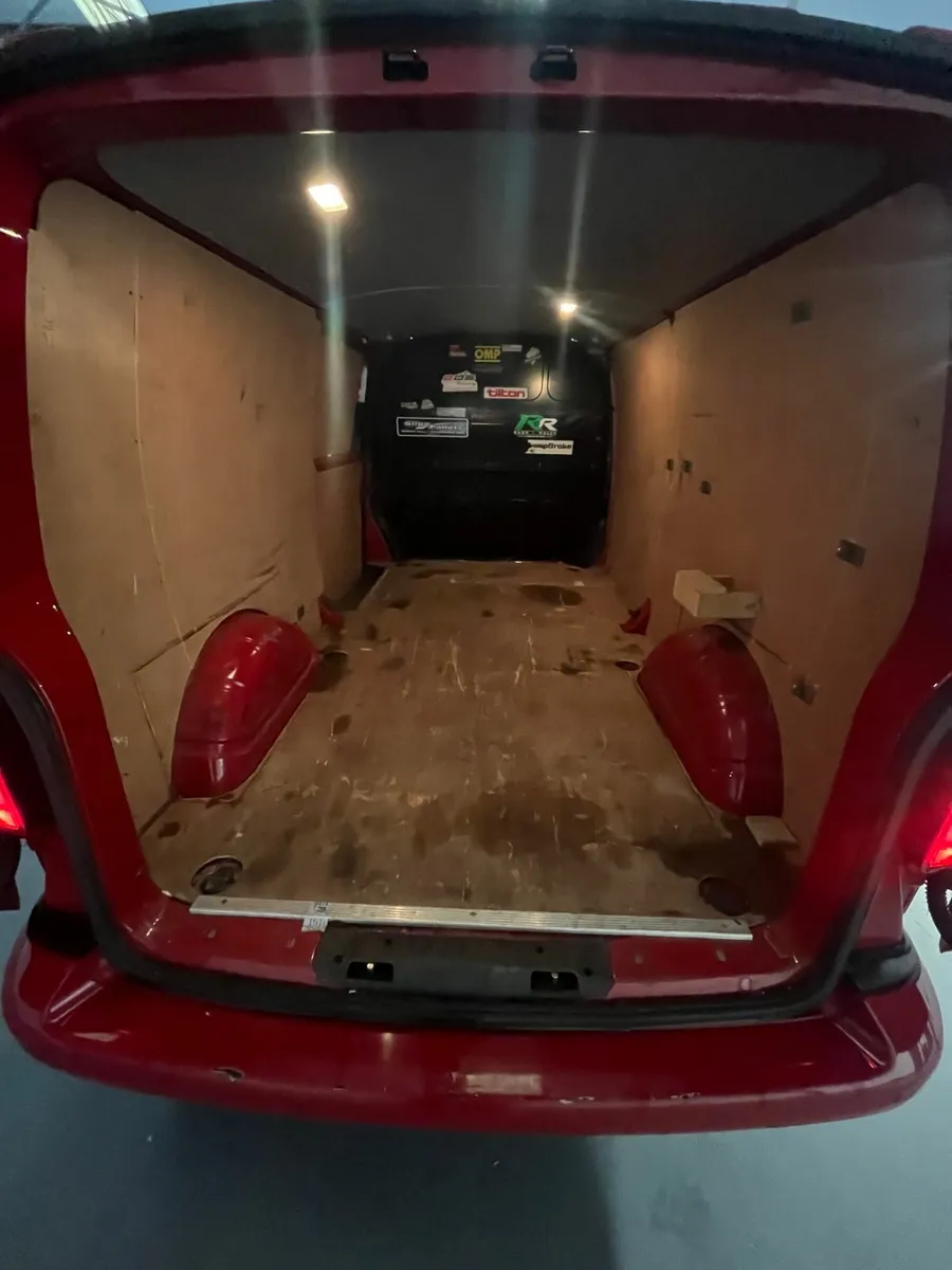 Volkswagen Transporter 2018 TDI - Image 3